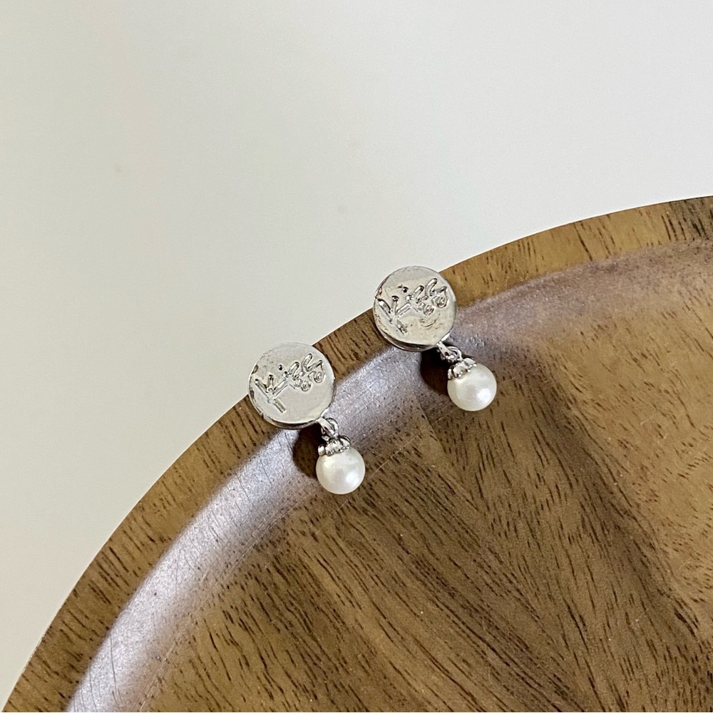4/$15 Silver Kiss Disks Pearl Dangling Dainty Drop Earrings